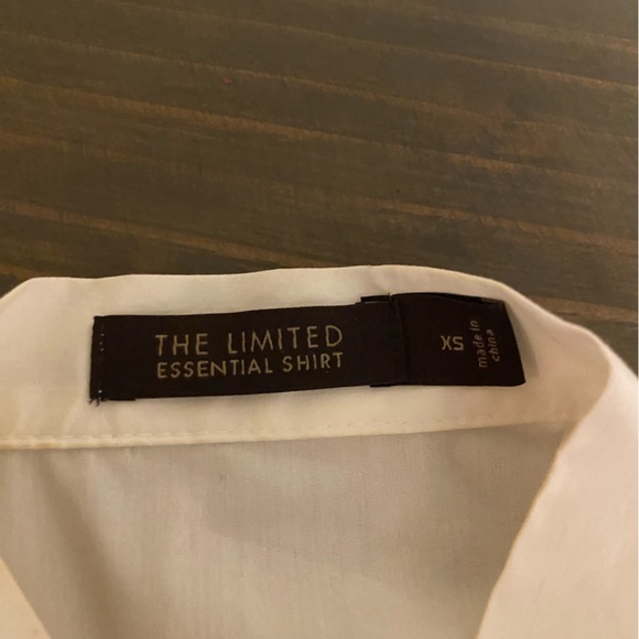 The Limited. White Ruffle Front Detail Sleeveless Blouse. Size XS. - Picture 4 of 5